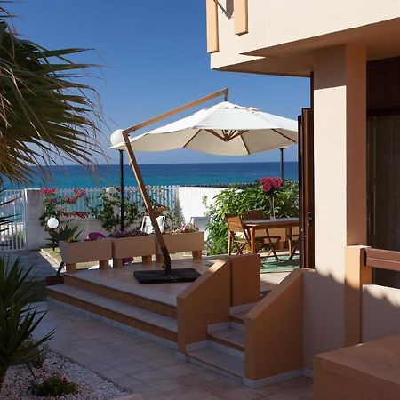 Villa Lucia Sul Mare Sant'Andrea  エクステリア 写真